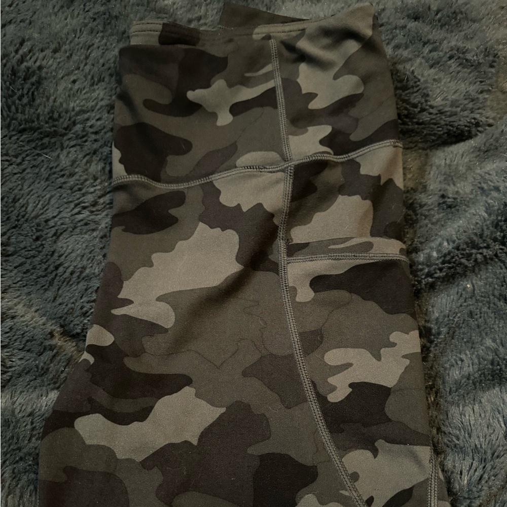 Black camo leggings size XL